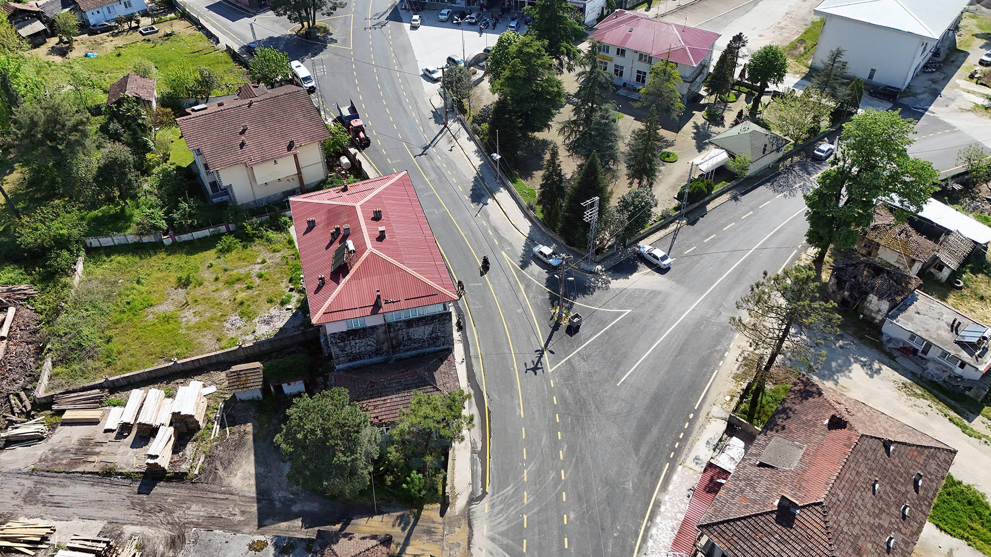 Akyazı’nın 3 mahallesi sıcak asfaltta buluştu: 8 kilometrelik güzergah sil baştan yenilendi