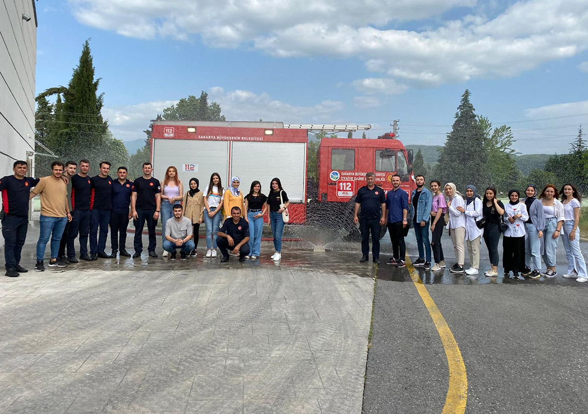 Öğrencilere teorik ve uygulamalı yangın eğitimi