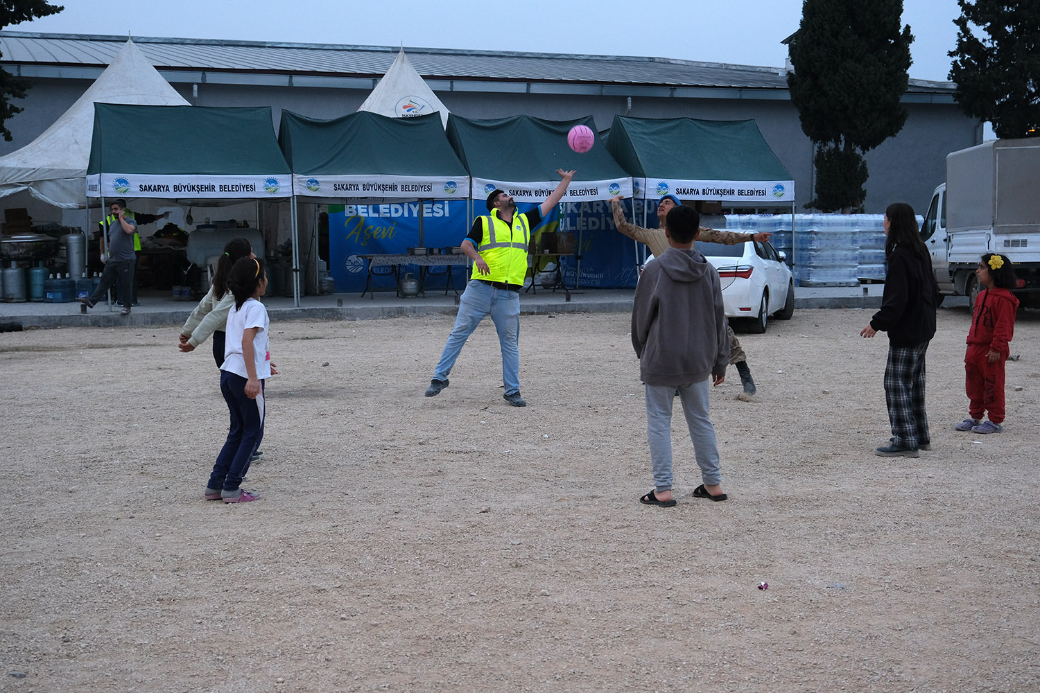 Büyükşehir’den Hatay’a aşevi: Kazanlar günün her saati kaynıyor