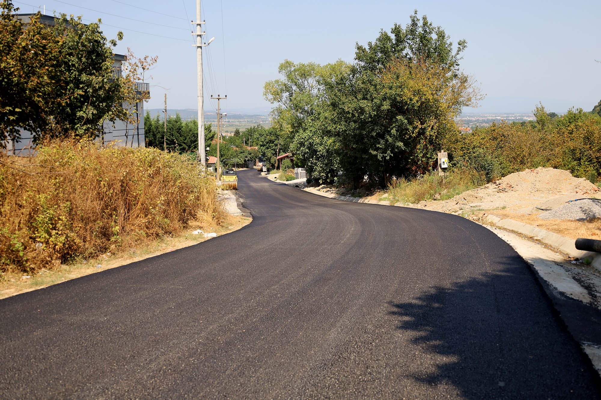 Serdivan’ın 3 önemli mahallesine bağlantıyı sağlayan hat sil baştan