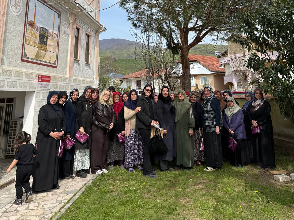 Büyükşehir’in “Kadın Kadına” projesi Akyazı’da devam etti