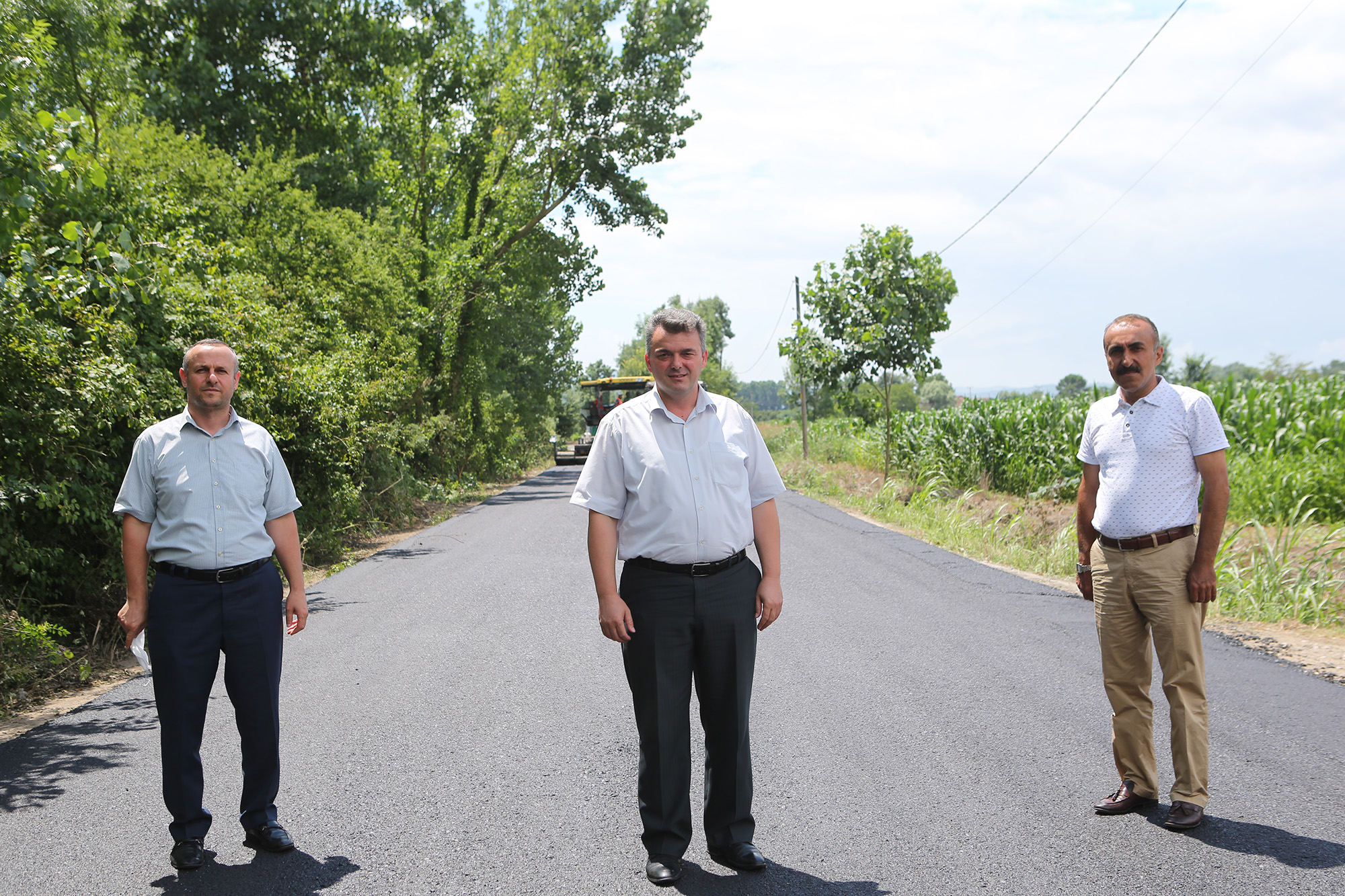 Karasu’da yollar bayrama hazırlanıyor