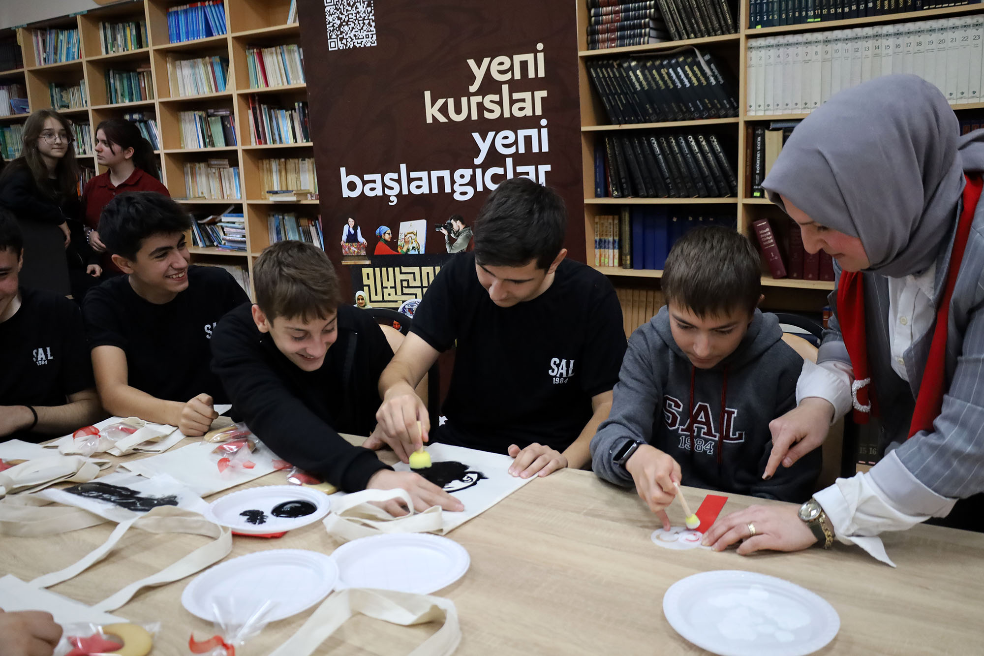 SAMEK’ten anlamlı etkinlik: Sakarya Anadolu Lisesi’nde 29 Ekim coşkusu
