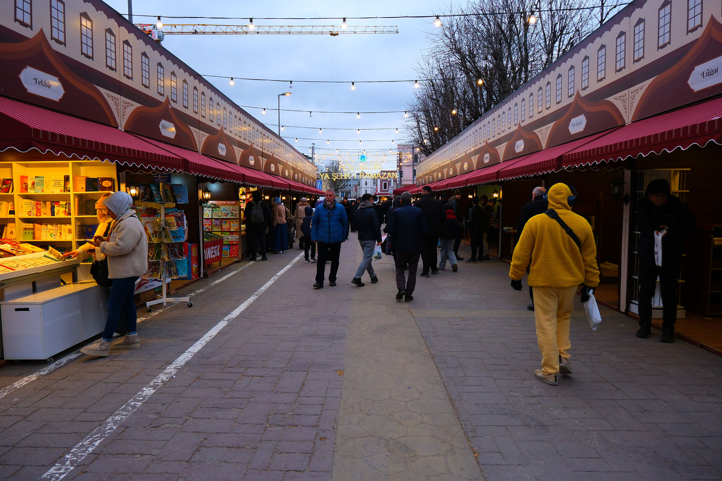 Kitap Sokağı Ramazan akşamlarında kitapseverlerin buluşma noktası oldu