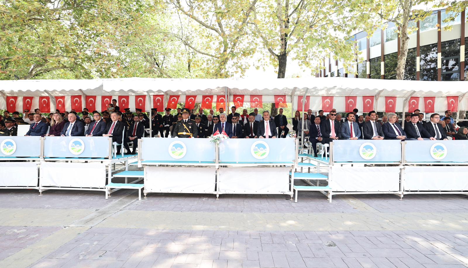 Alemdar, “Zafer coşkumuz ülkemizin dört bir yanında hiç eksilmesin”