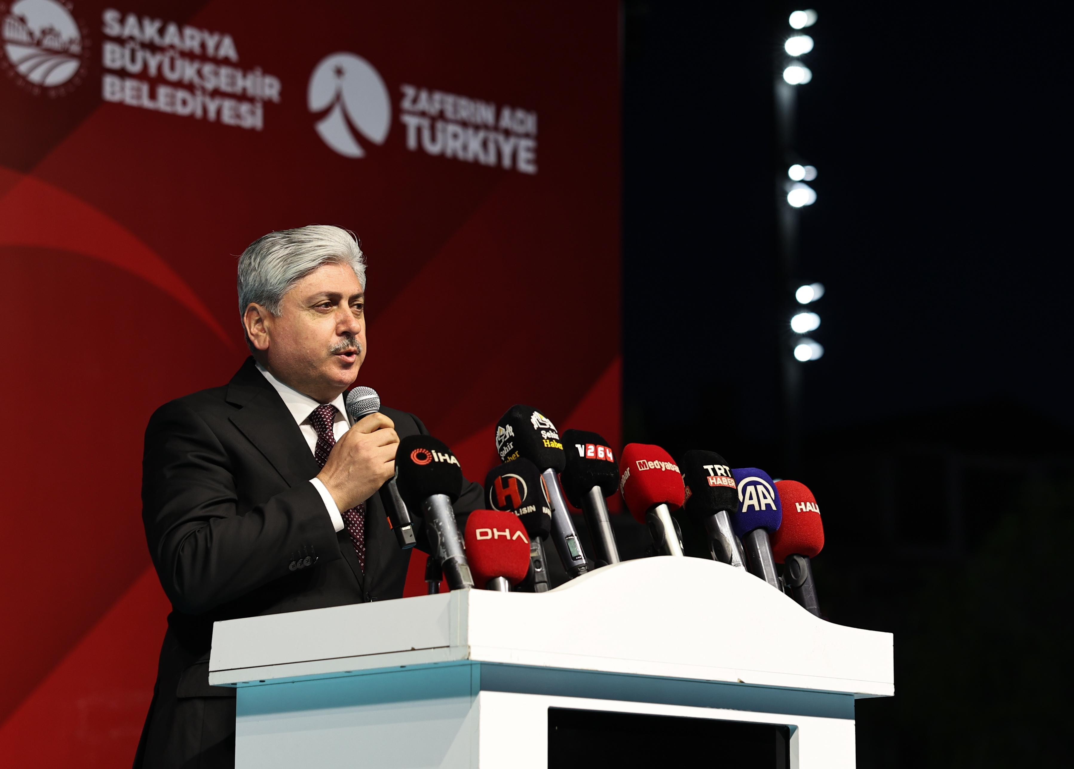 “O gece dünya, inananların vatan uğruna neler yapabileceğini izledi”