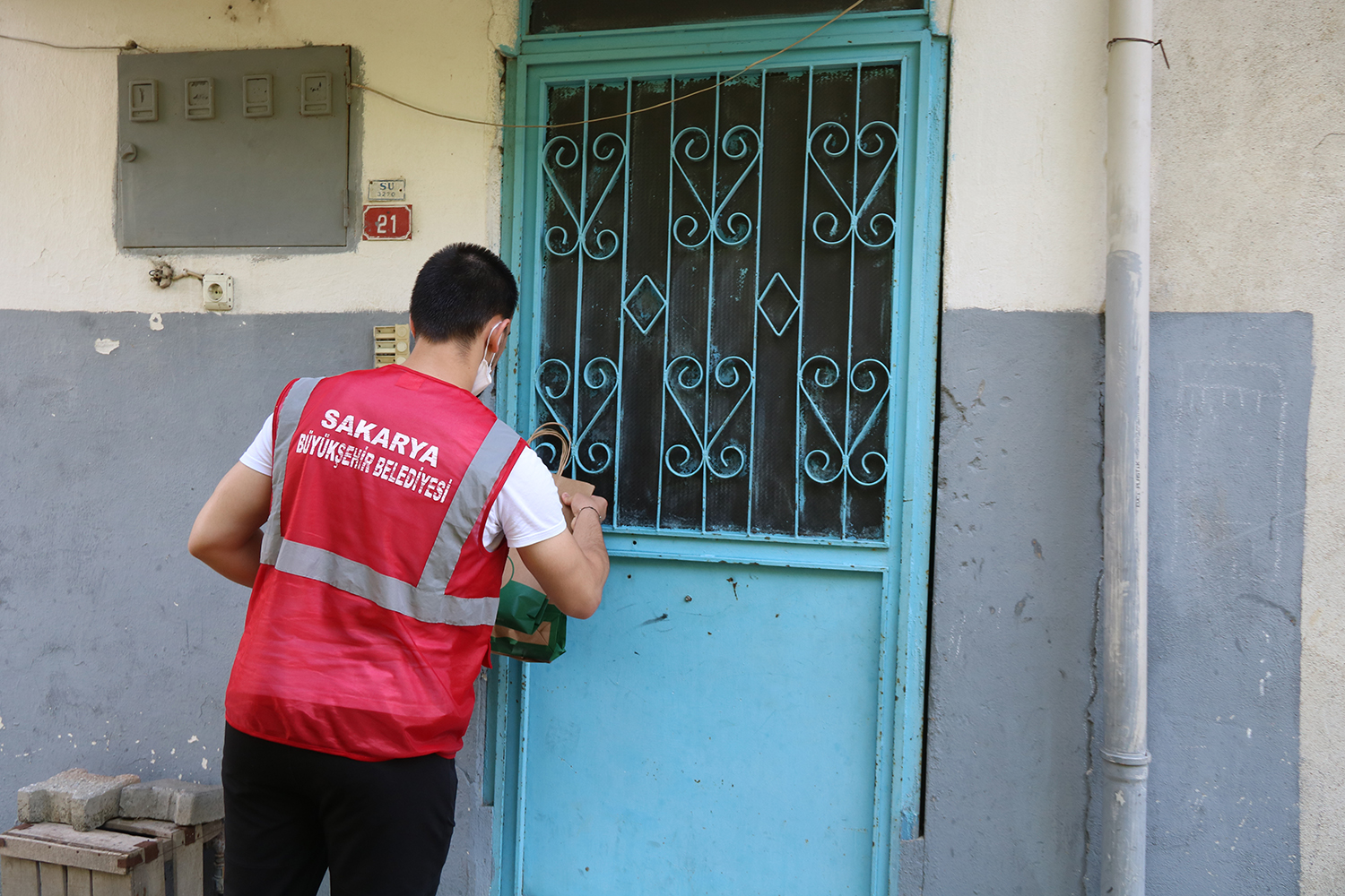 Salgın destek paketleri Geyve’de hanelere ulaşıyor