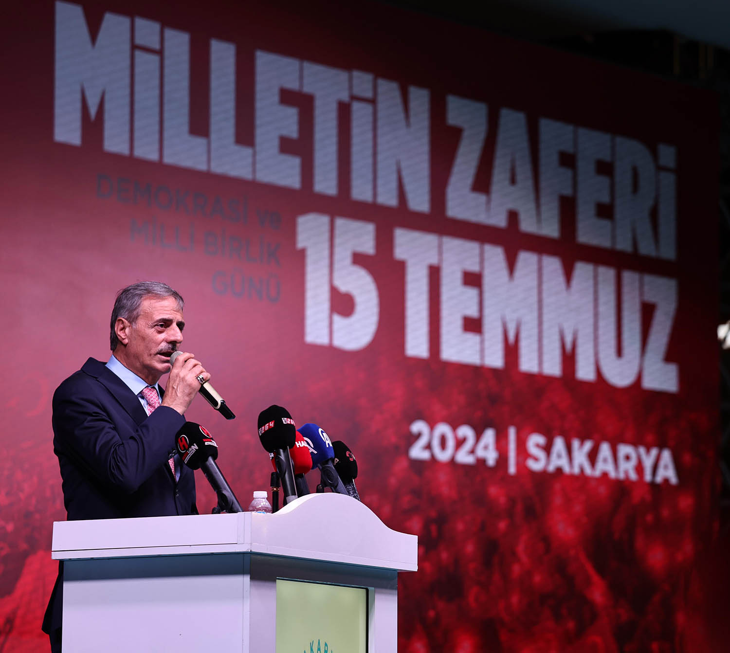 Milletin zaferi 15 Temmuz’da Demokrasi Meydanı’nda buluşalım