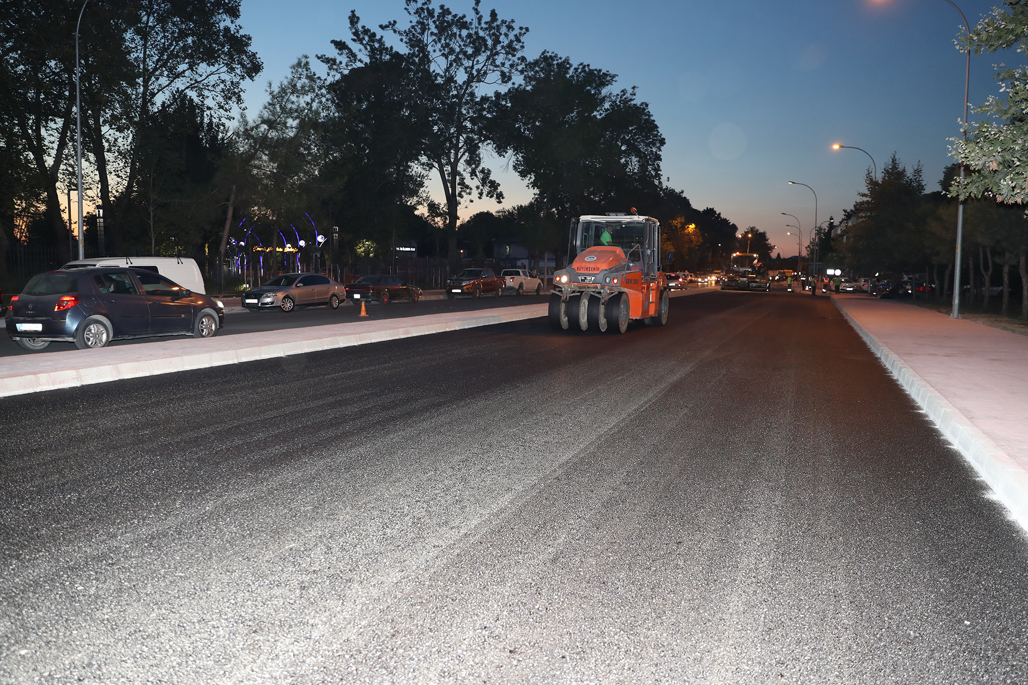 Yazlık Caddesi’nde gece mesaisi