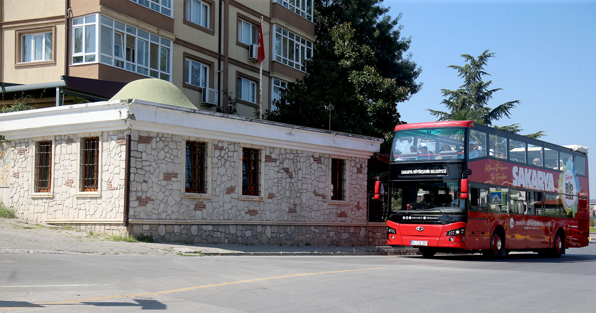 Büyükşehir’in çift katlı turizm otobüsü seferlerine başladı