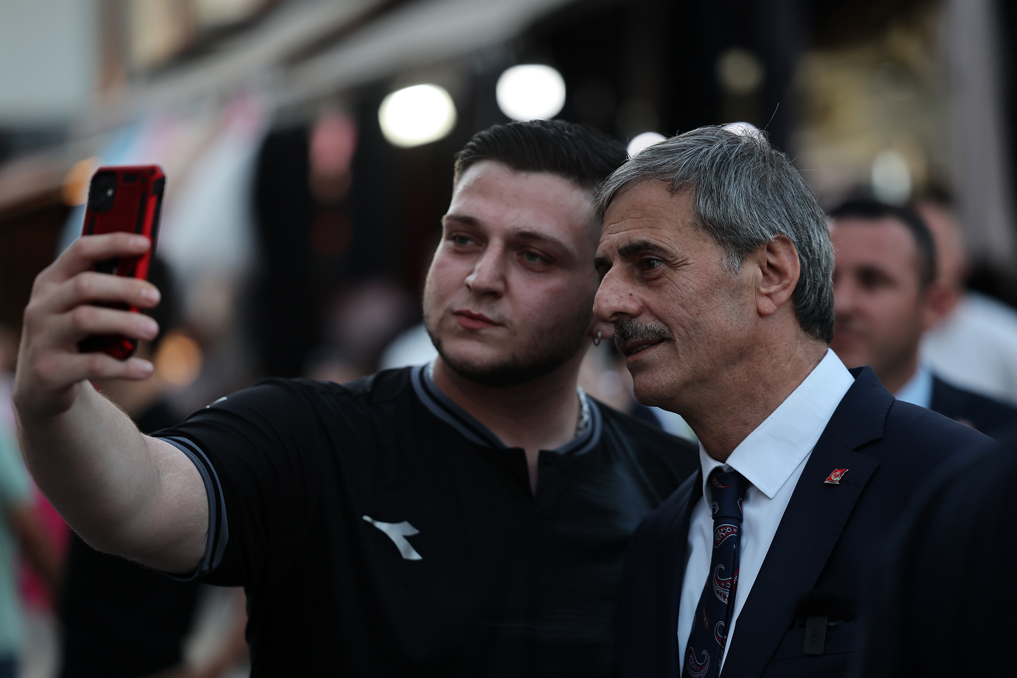Yusuf Alemdar üniversite öğrencileriyle müjdeyi paylaştı: “Kampüs Mutfak’ın kapılarını açıyoruz”