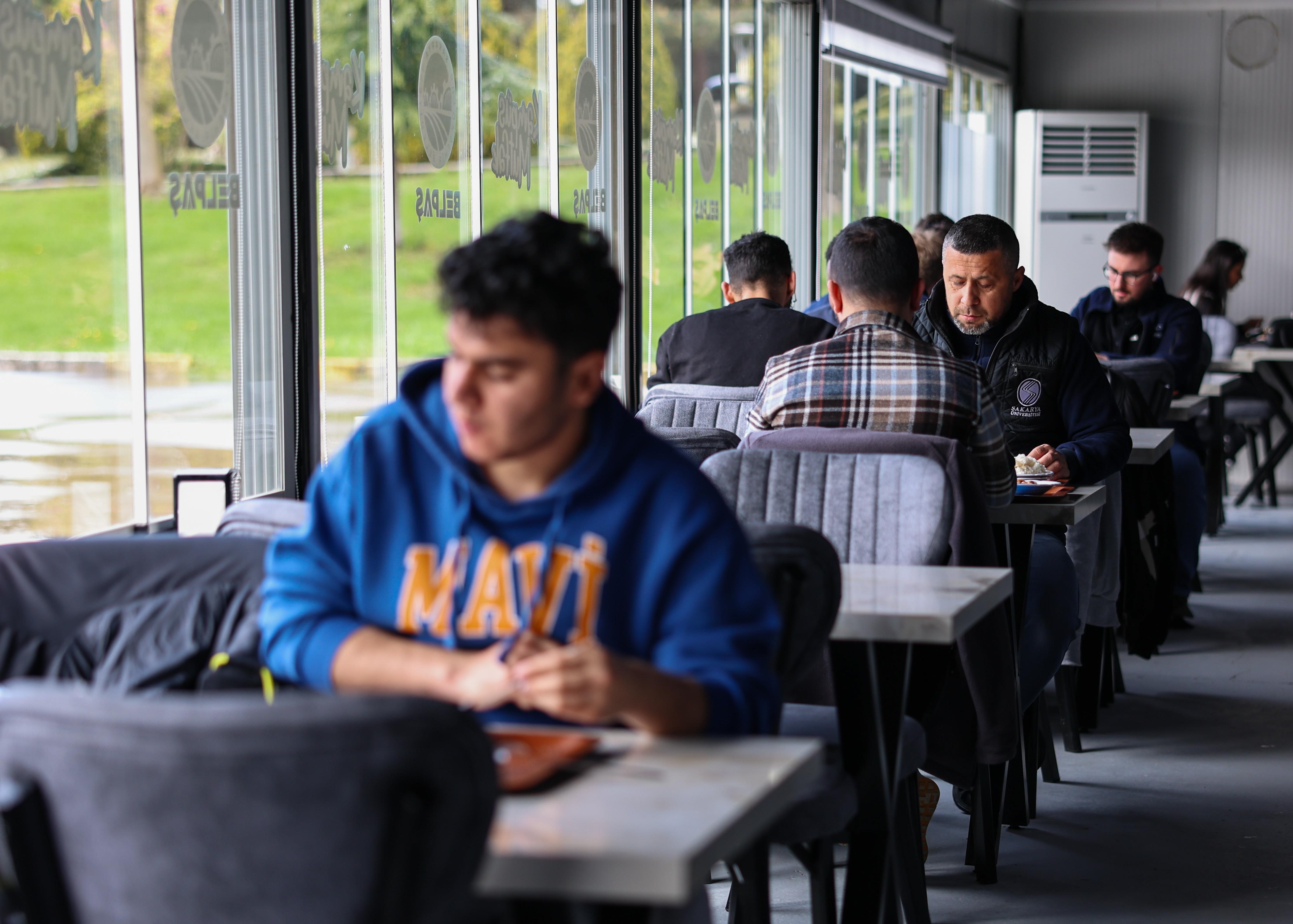 Kampüs Mutfak ilk haftadan gençlerin ilgi odağı oldu