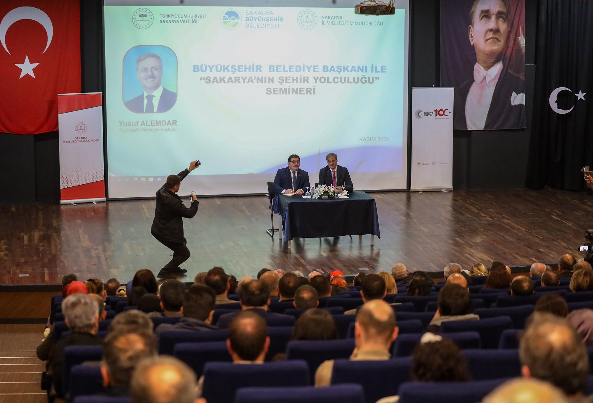 “İnşa edilecek yeni ve güçlü Sakarya’da gençlerimiz kendi hikâyesini yazacak”