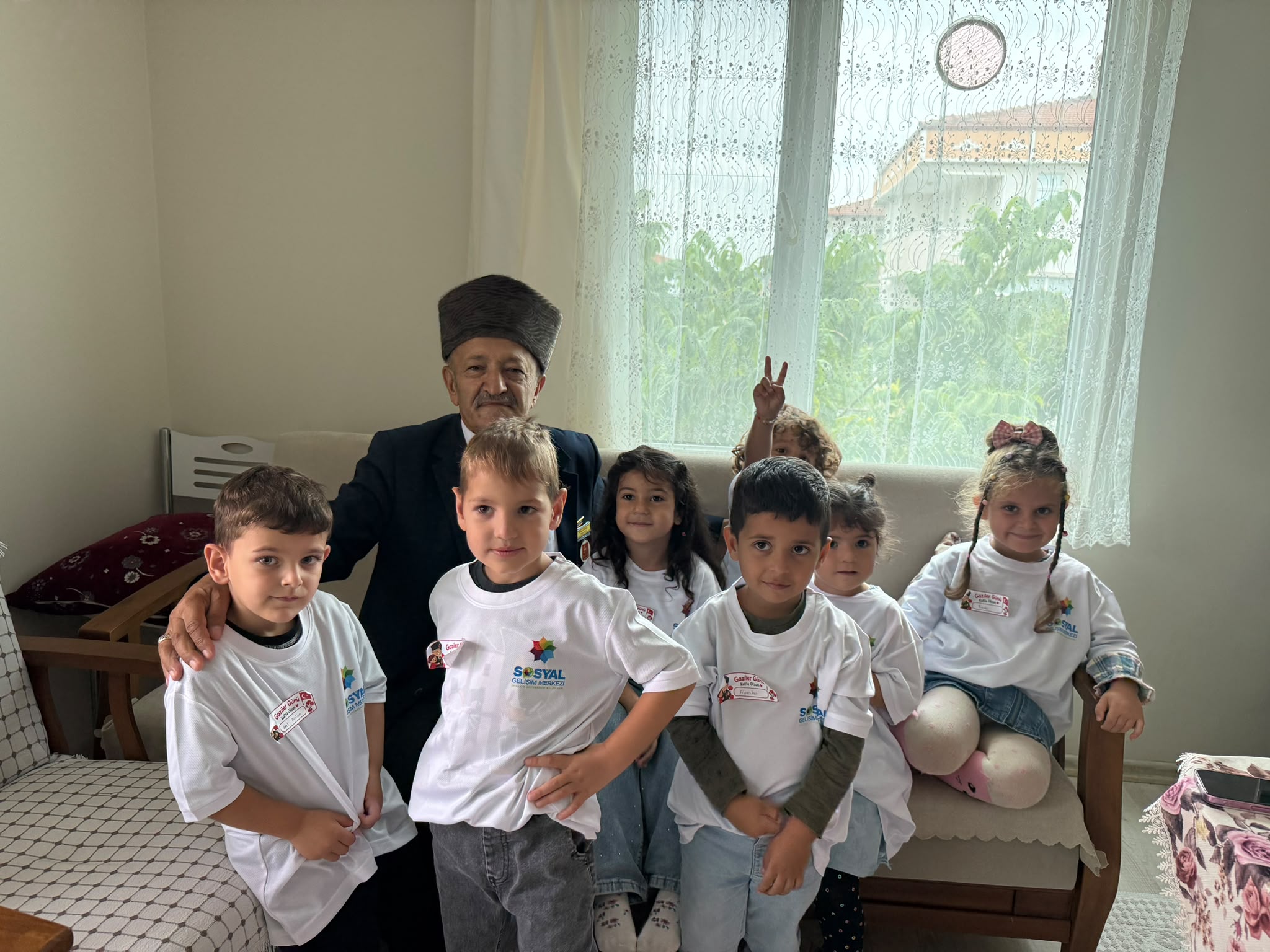 Karasulu SGM’li miniklerden gazilere anlamlı ziyaret