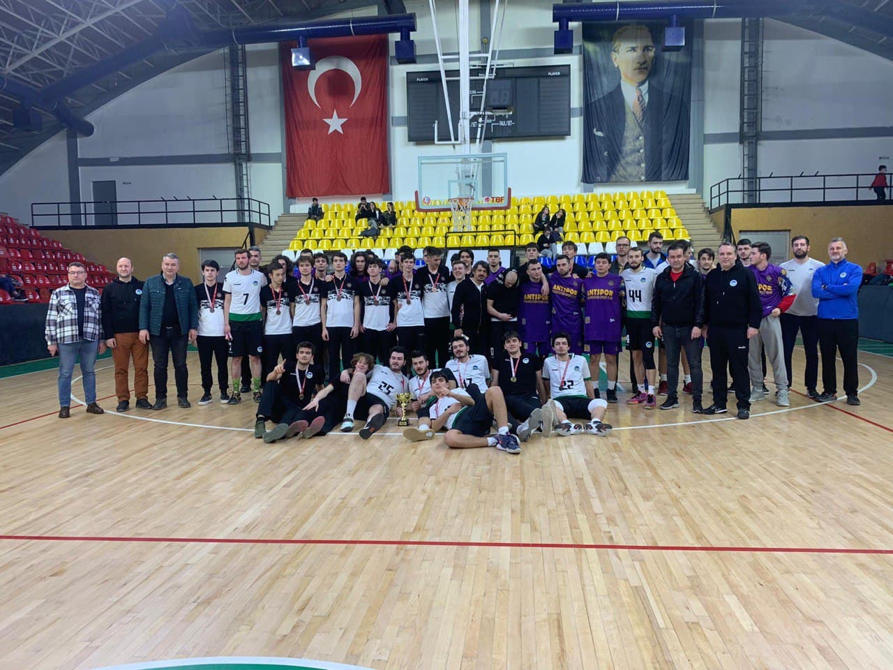 Şampiyon Sakarya Büyükşehir Belediyespor oldu