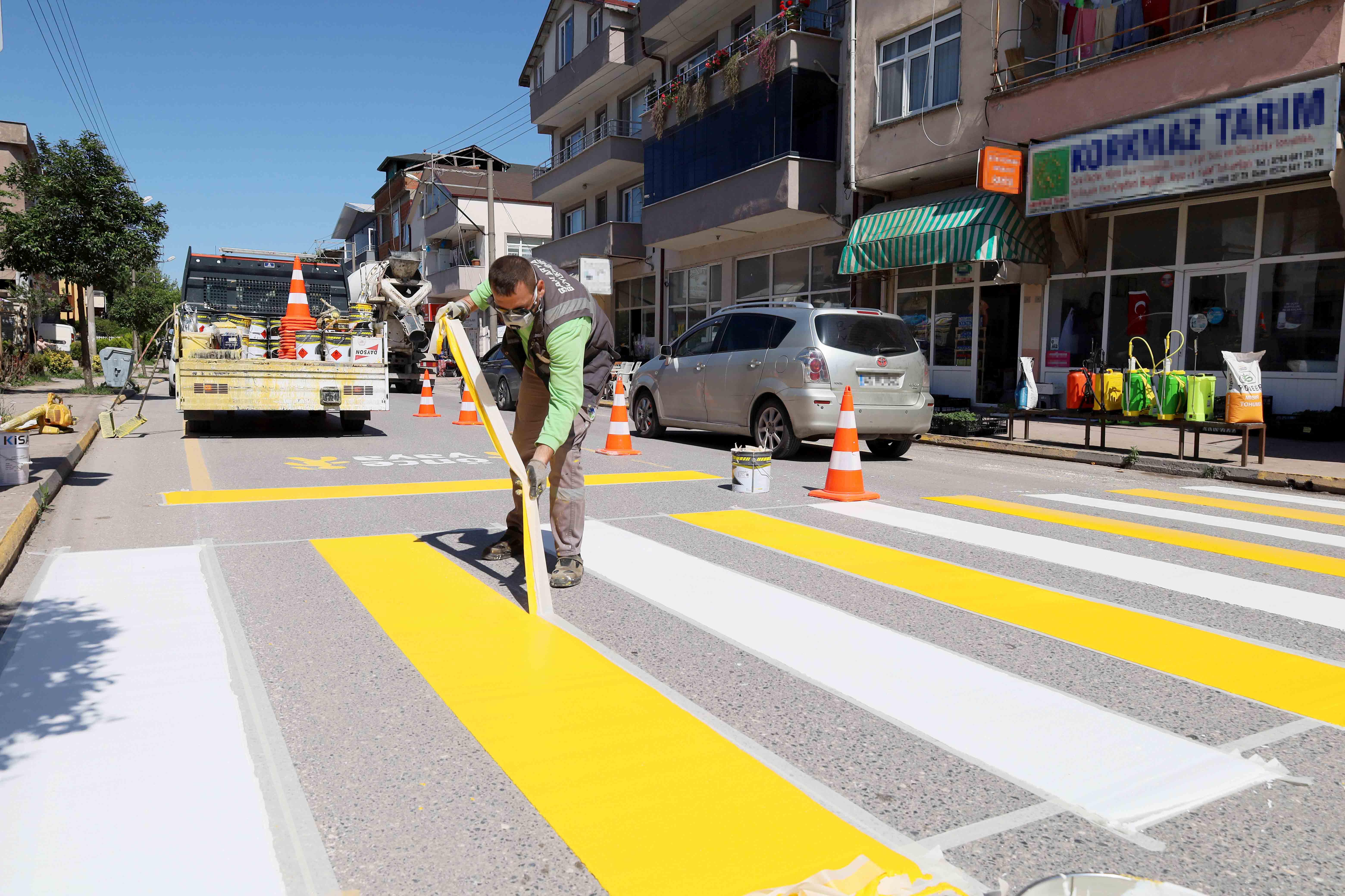 Trafikte yaya önceliği için geçitlerde yoğun çalışma