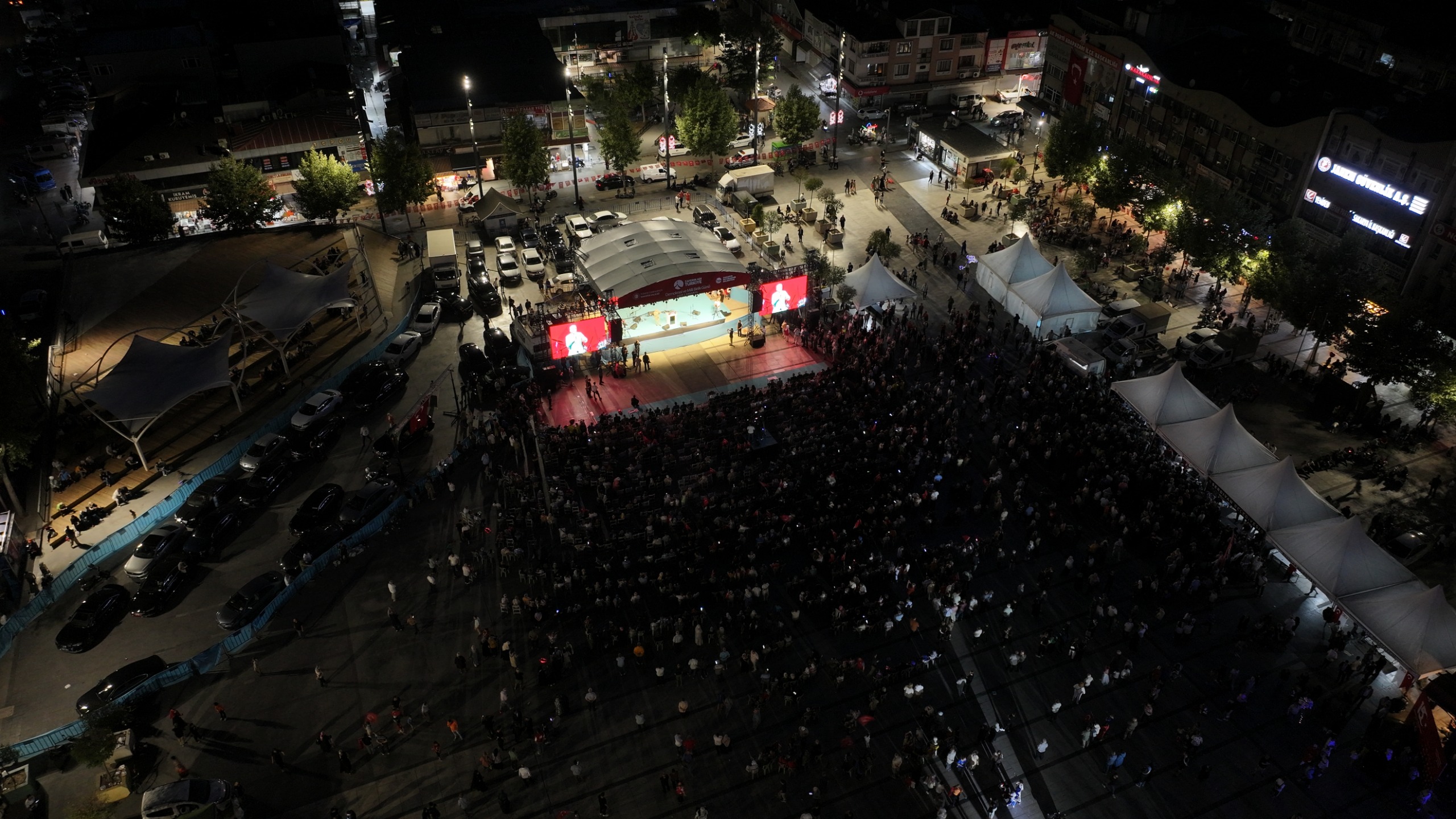 “O gece dünya, inananların vatan uğruna neler yapabileceğini izledi”