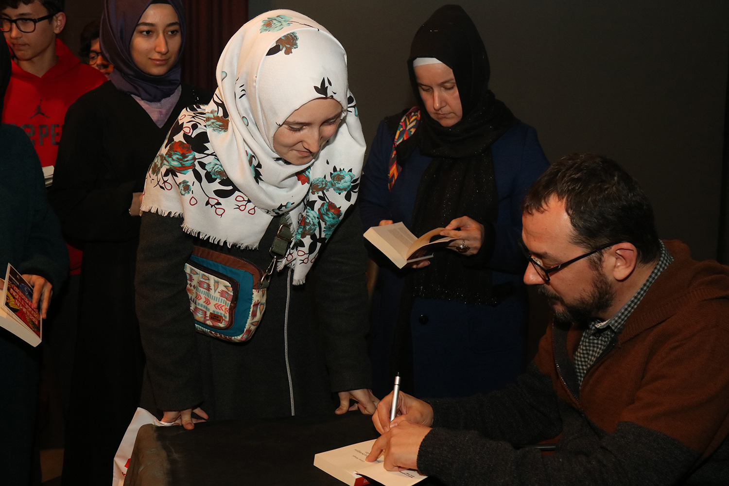 Ödüllü yazar OSM’de okurlarıyla buluştu