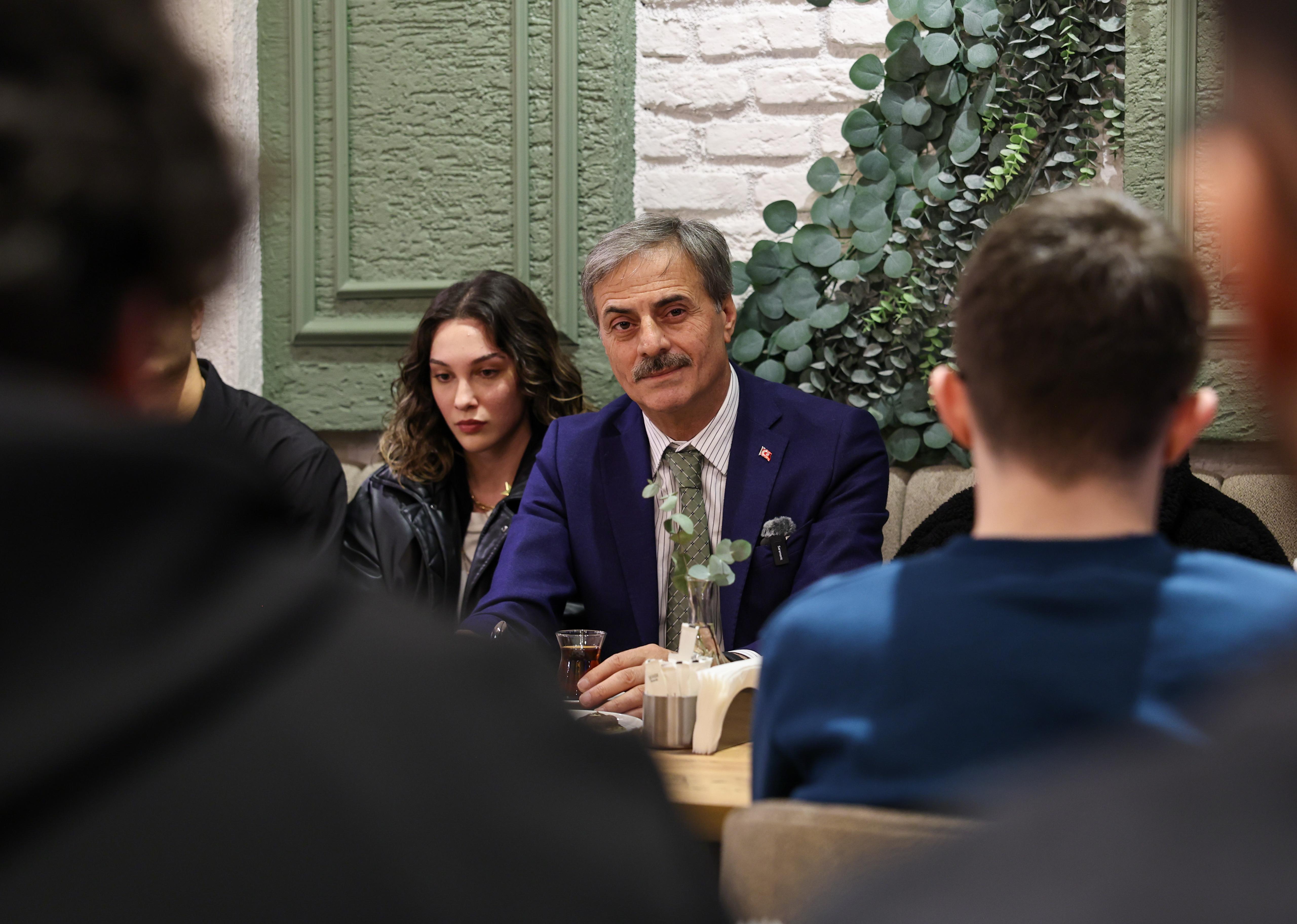 “Gençlerimizin her alanda kendilerini geliştireceği projeleri hayata geçireceğiz”