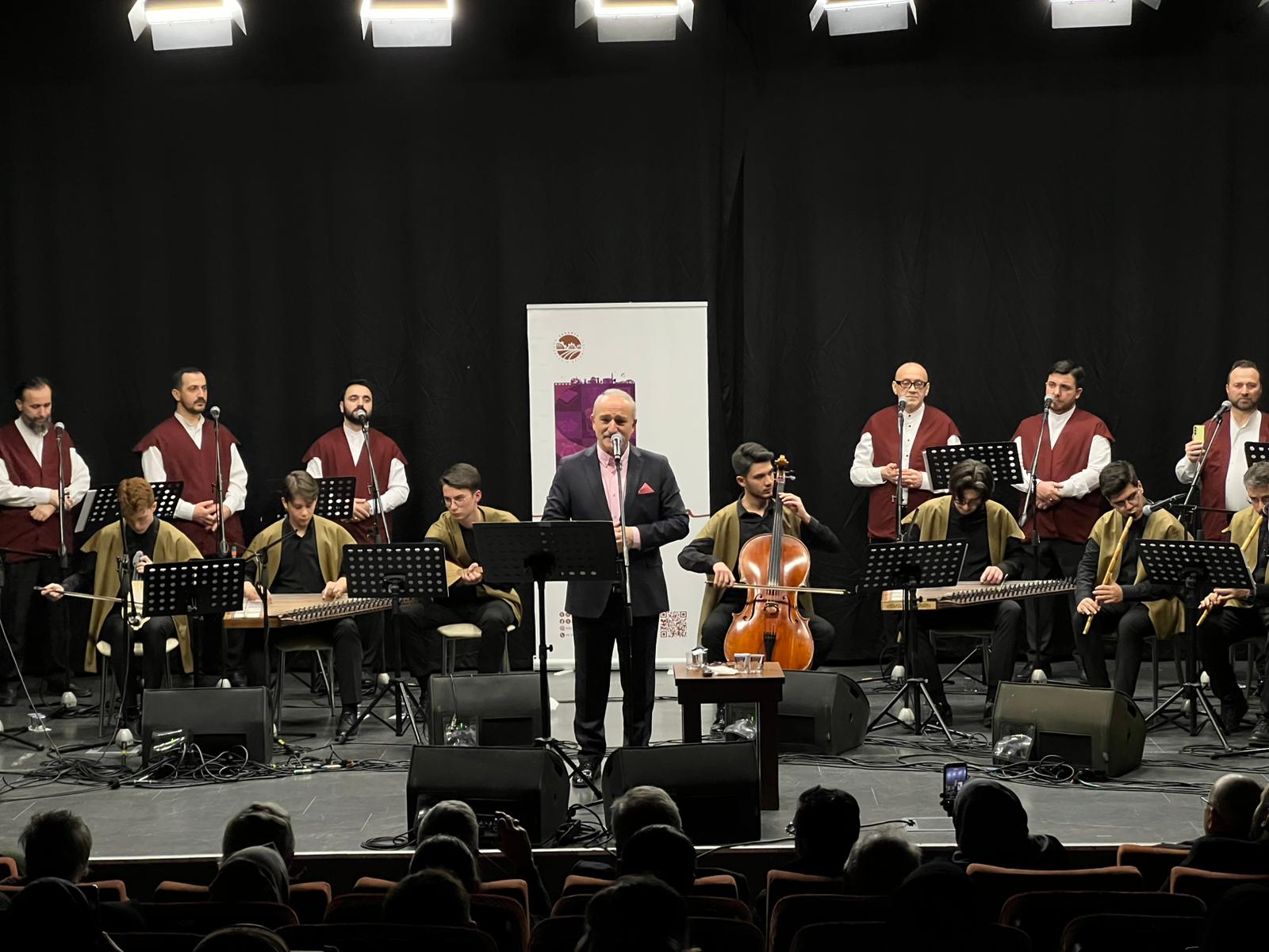 İlahilerle dolu gecede Ramazan’ın manevi ruhu hissedildi