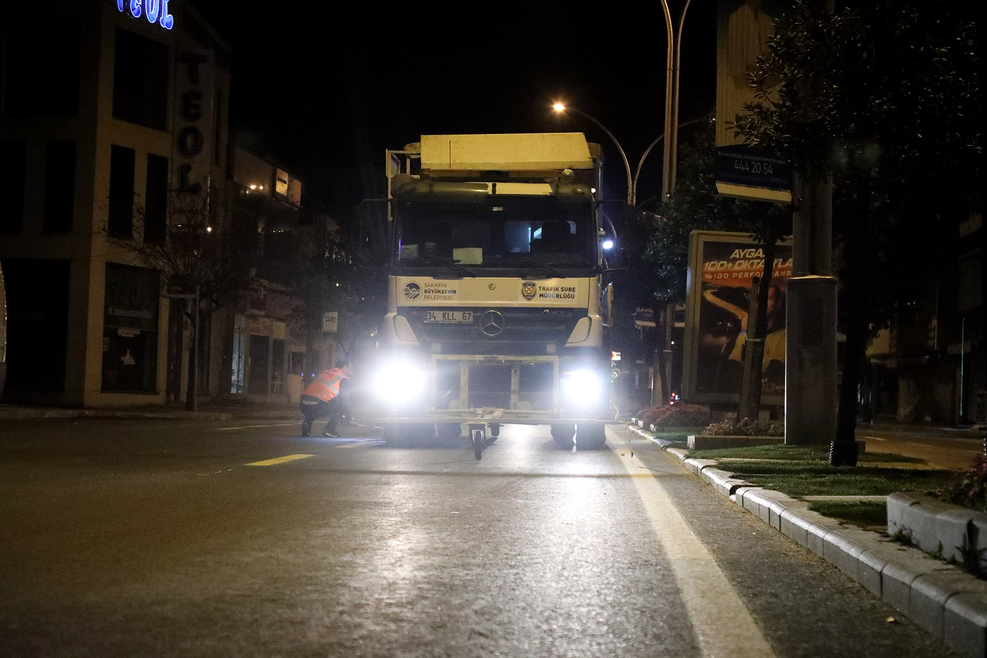  Büyükşehir’den Bosna Caddesi’ne estetik katan gece mesaisi