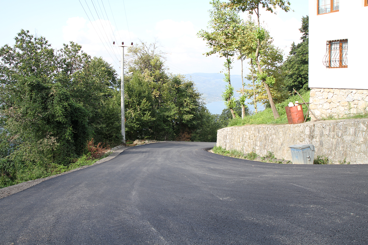 Sapanca’da yollar Büyükşehirle yenilendi