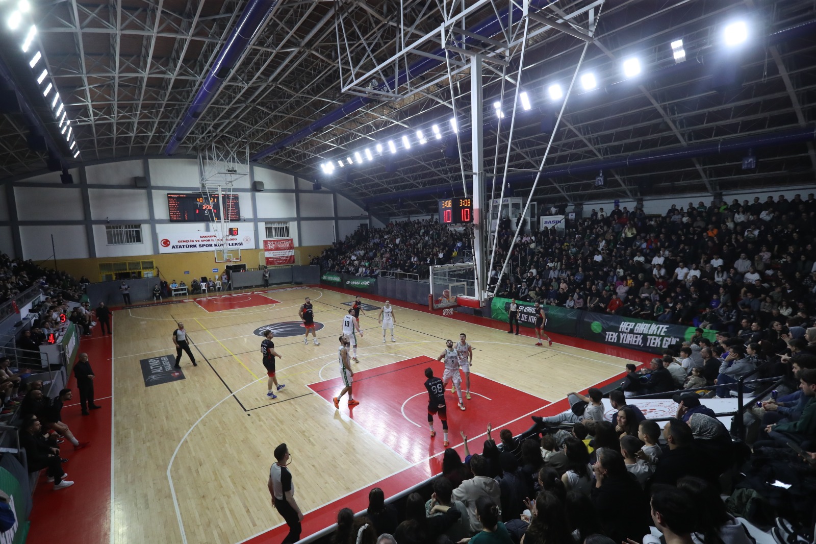 Büyükşehir Basketbol’dan taraftarı önünde net galibiyet: 86-66