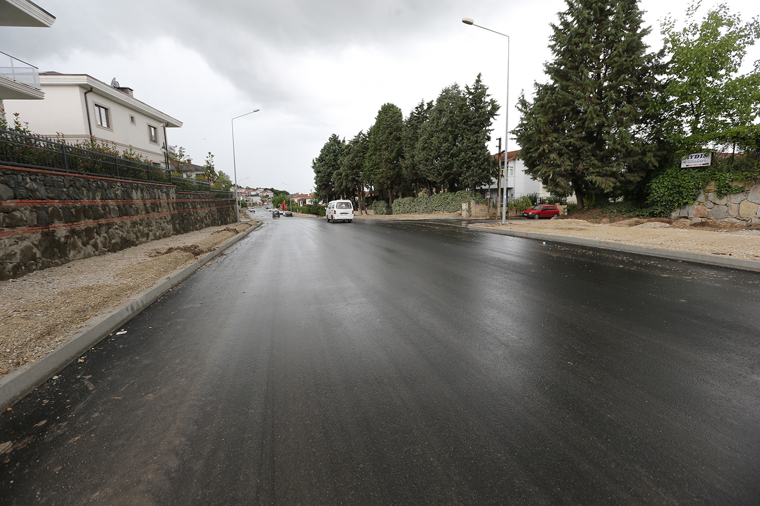 Altınışık Caddesi sıcak asfaltla buluştu