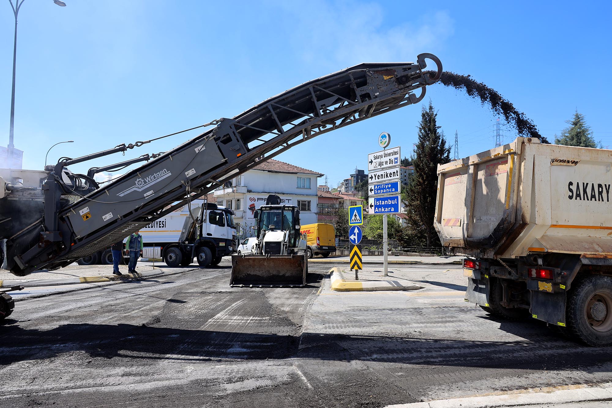 Büyükşehir’den asfalt sezonu öncesi önemli güzergahlarda iyileştirme çalışması
