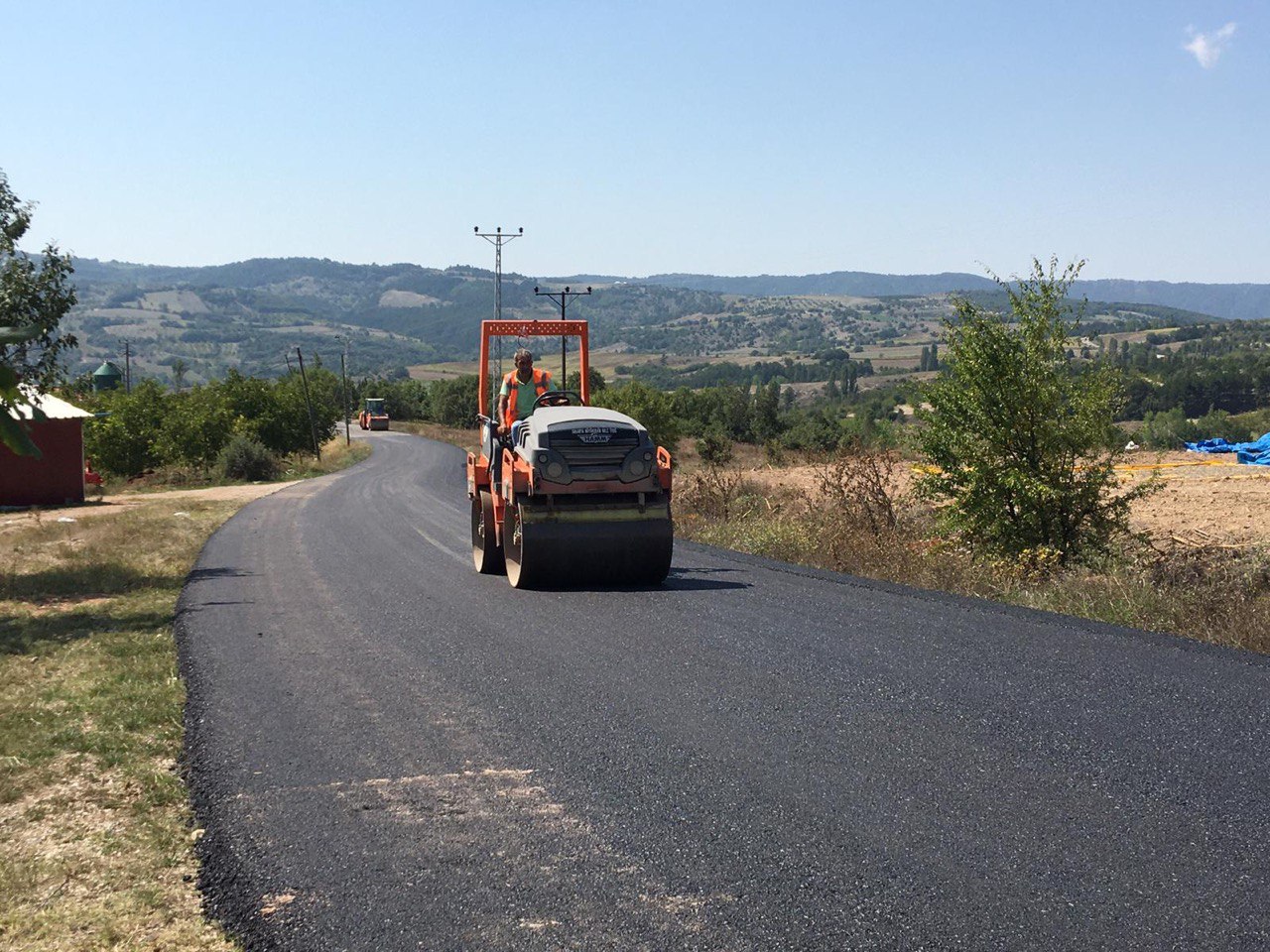 Şehrin güney ucu Taraklı’da asfalt işlemleri başladı