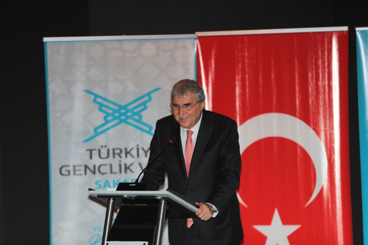 “İlim ve irfan sahibi gençler ülkemizin umududur”