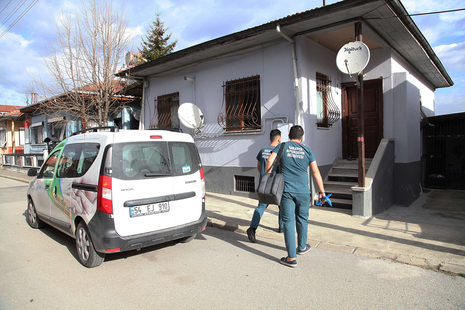 Büyükşehir’den yaşlılara evde berber hizmeti