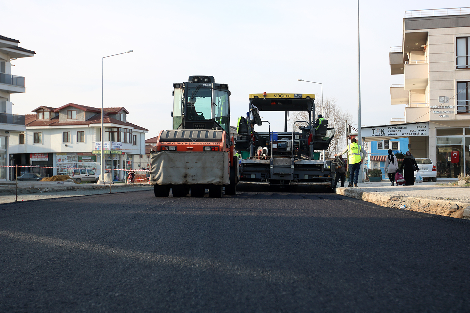 Büyükşehir’den Süleyman Binek Caddesine 2 günde 4 bin ton asfalt