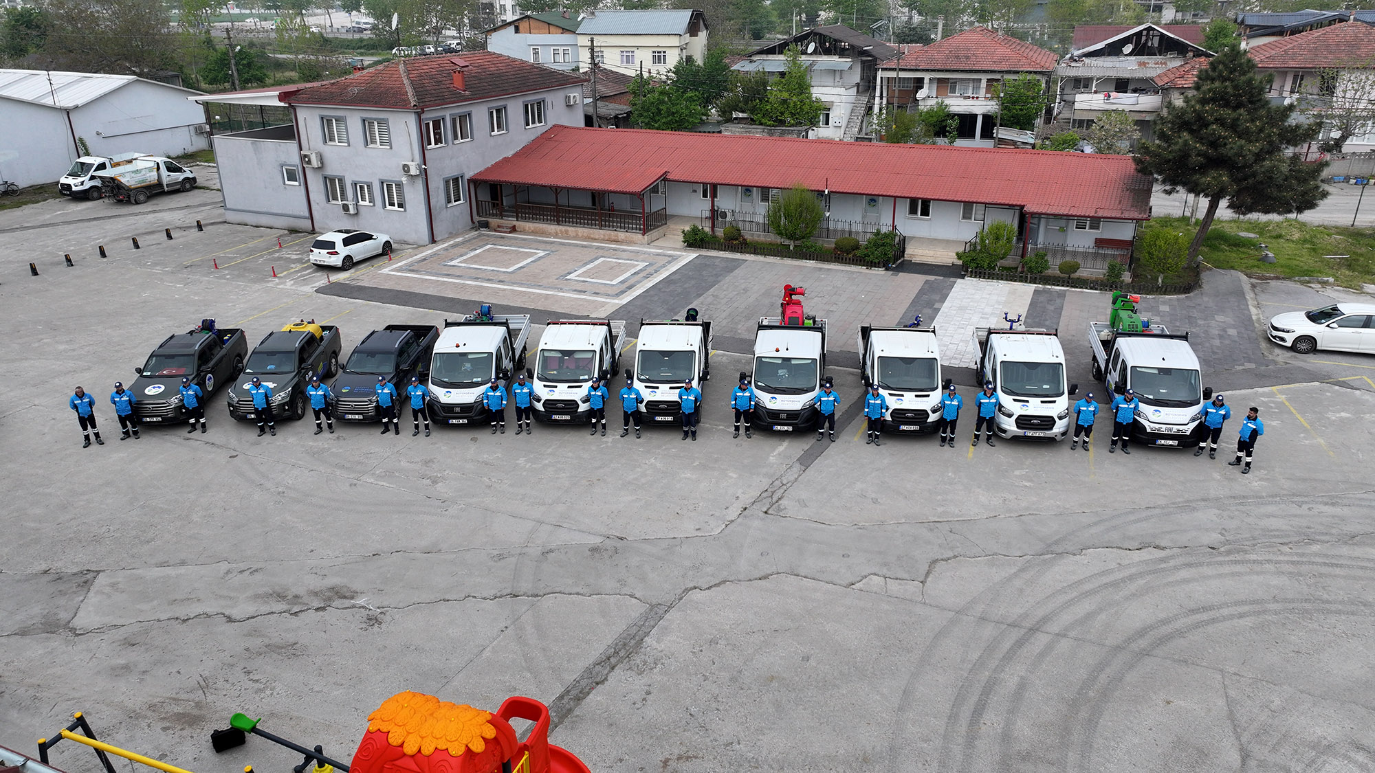 Büyükşehir şehrin dört bir yanında haşereyle mücadele mesaisine başladı
