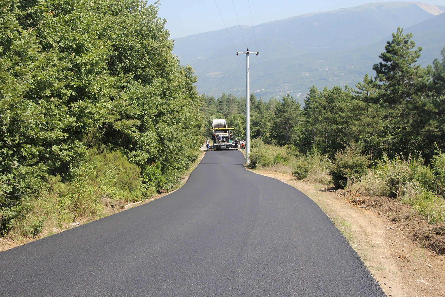 Akyazı’da İki Mahalle Yolu Yenileniyor