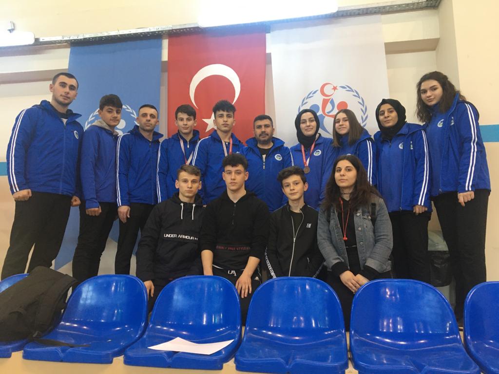 Büyükşehirli sporcular Kick Boks’ta kürsüde