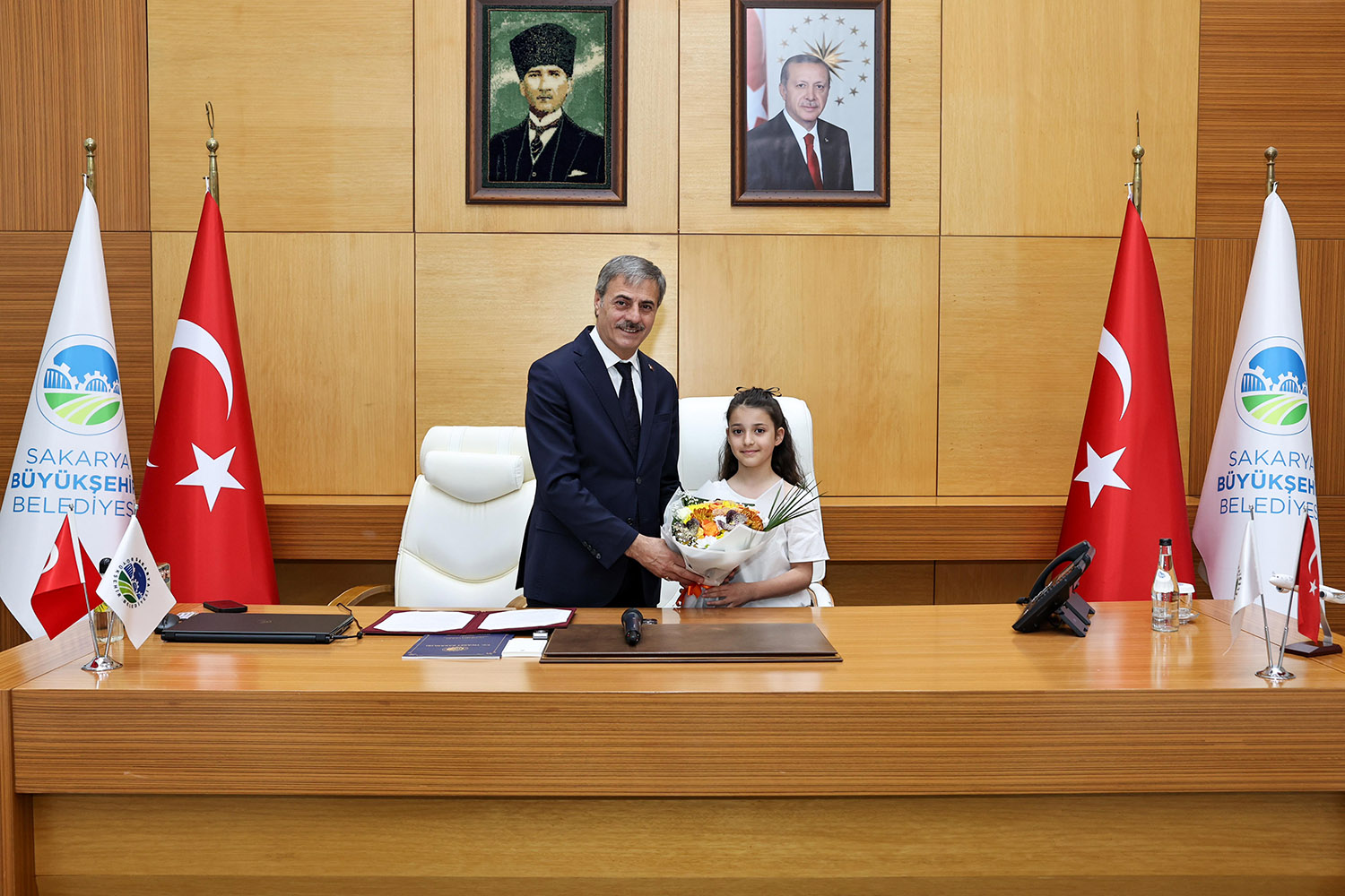 Büyükşehir minik Başkan Ece'ye emanet İlk talimatı çocuklar için