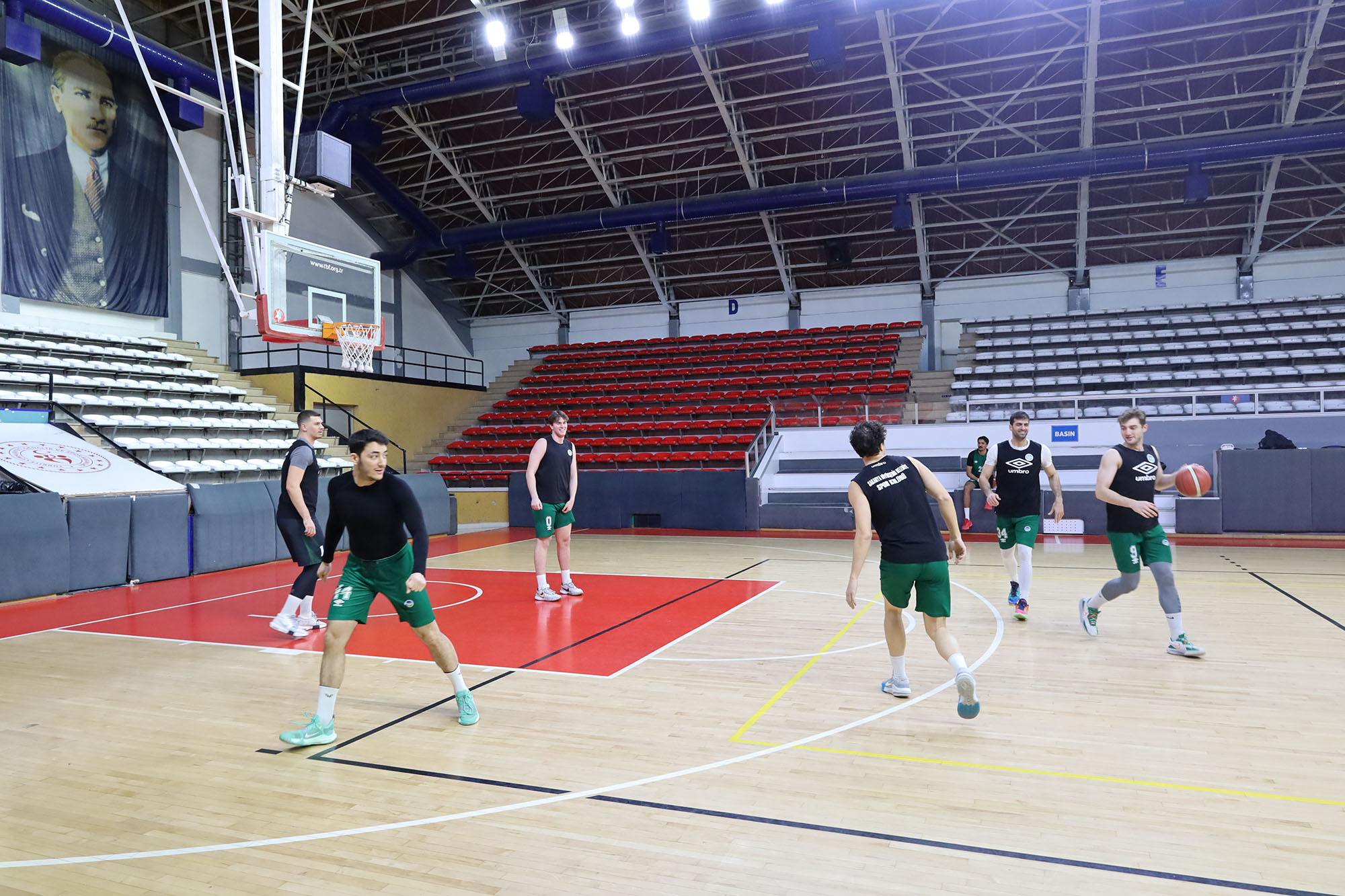 Büyükşehir Basket kritik virajda Akhisar’a gidiyor: “İnanıyoruz ve galibiyet bizim olacak”