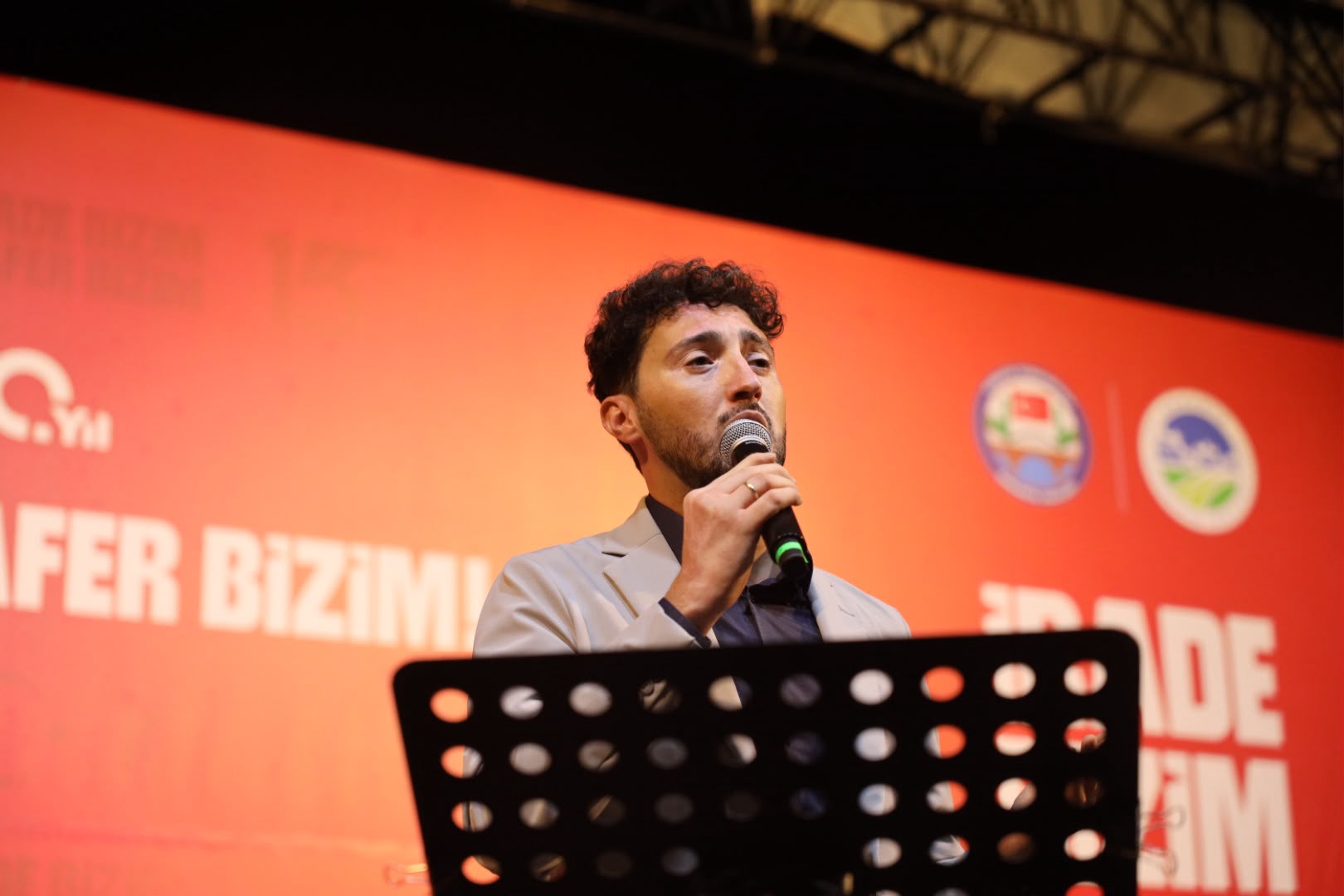 “Milletimiz uğruna can verilen vatanı darbecilere teslim etmedi, hiçbir zaman etmeyecek”