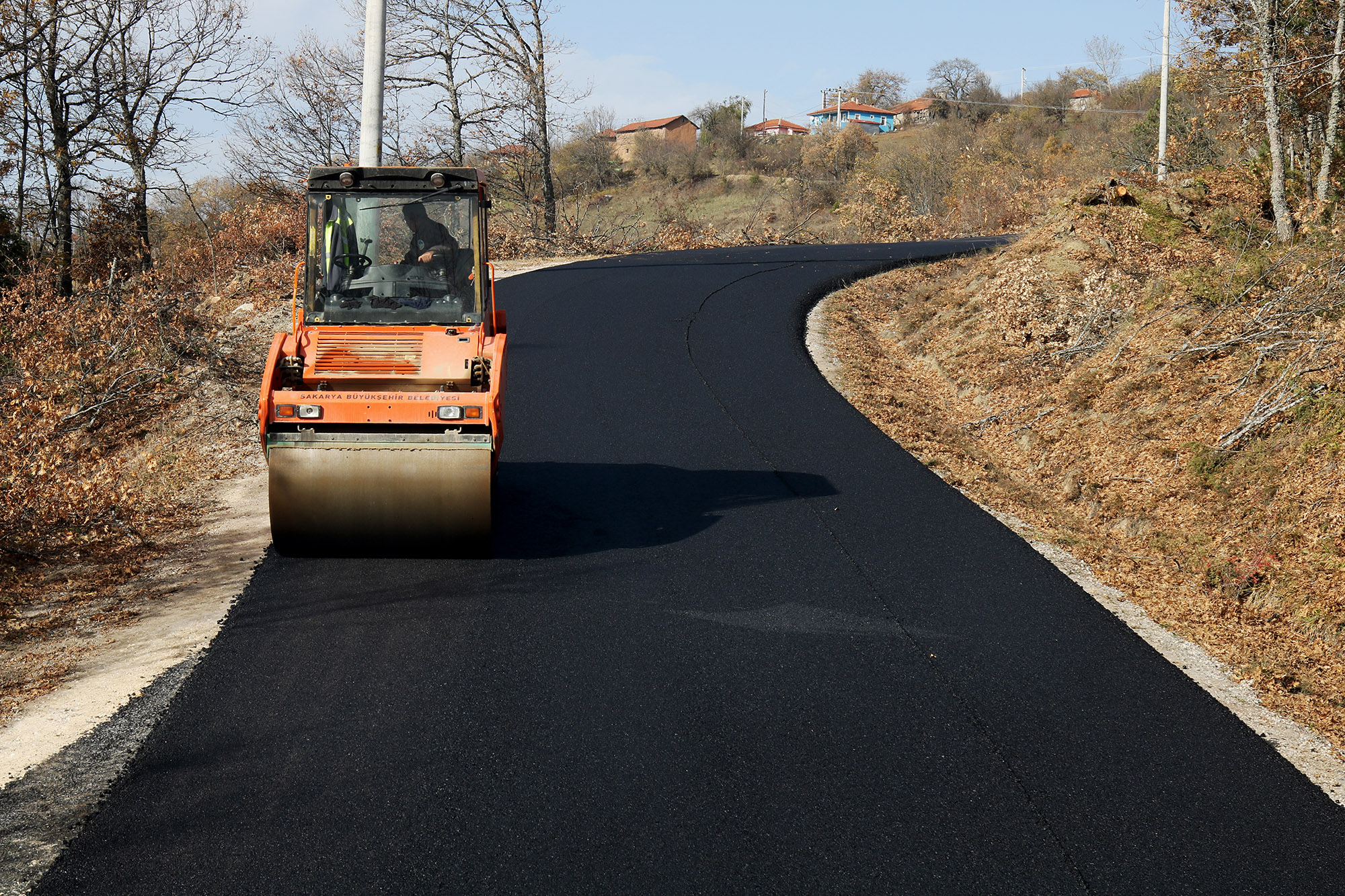 Büyükşehir 7/24 asfalt mesaisinde