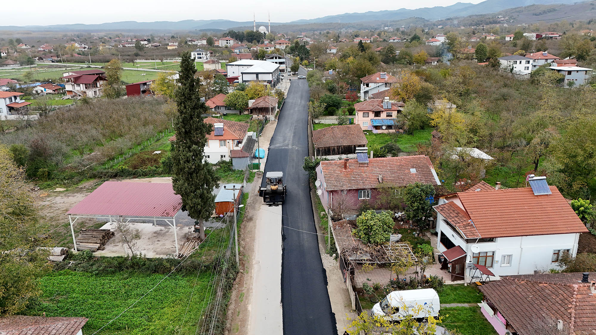 Büyükşehir Hendek’te seferber oldu: Kısa sürede tam 15 kilometre…