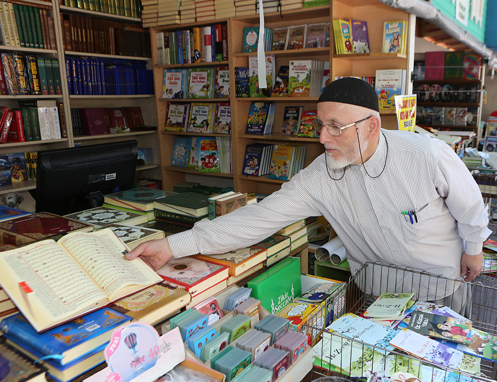 Burada Kitaplar Gönülleri Birleştiriyor