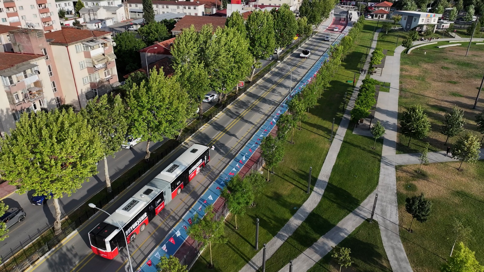 Metrobüsler seferlerine başladı: Büyükşehir detayları açıkladı