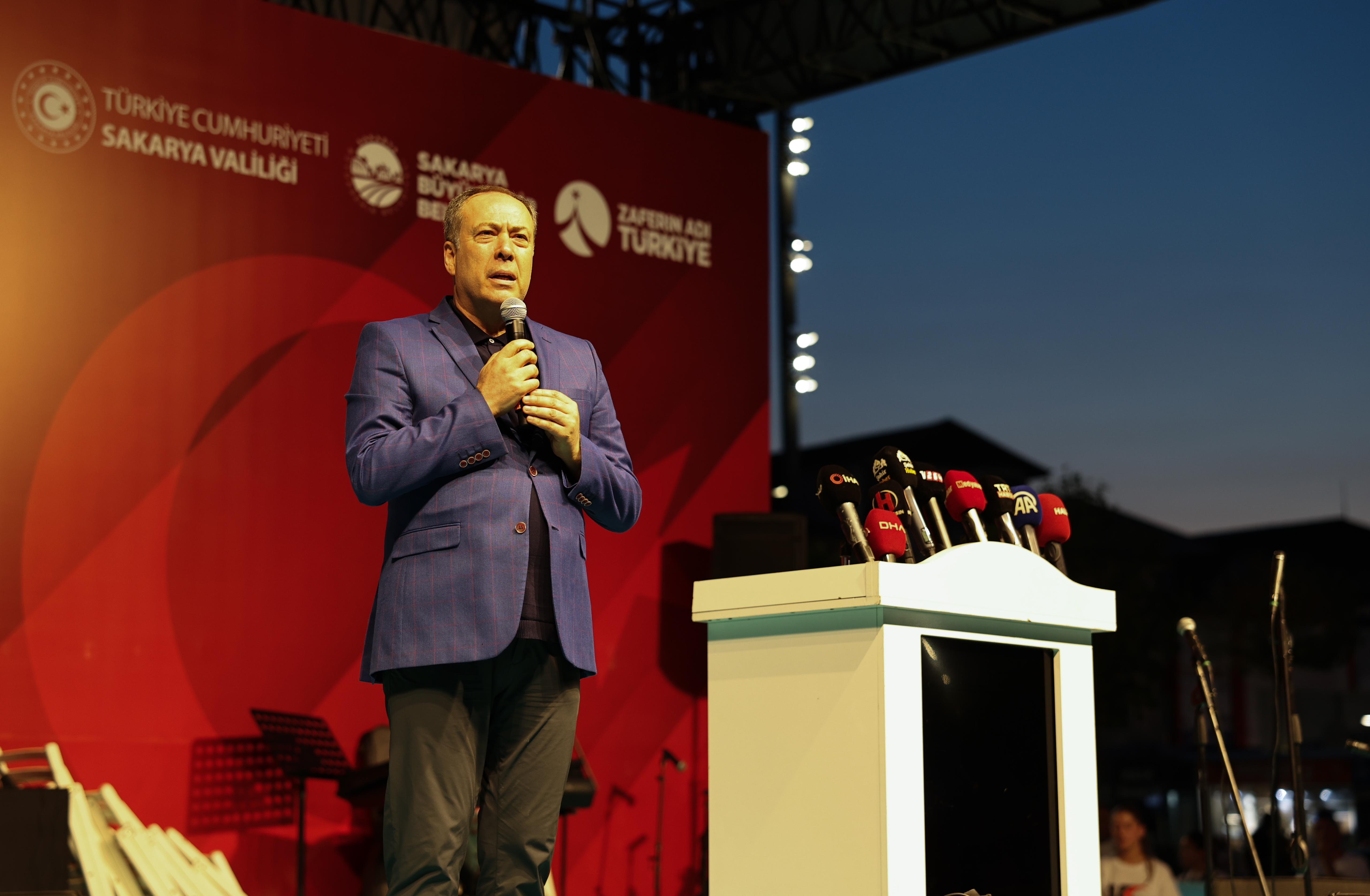 “O gece dünya, inananların vatan uğruna neler yapabileceğini izledi”