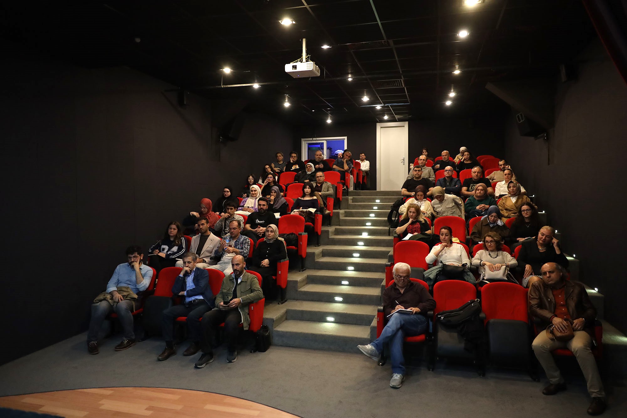 Büyükşehir Akademi’de Felsefe Atölyesi yoğun katılımla başladı