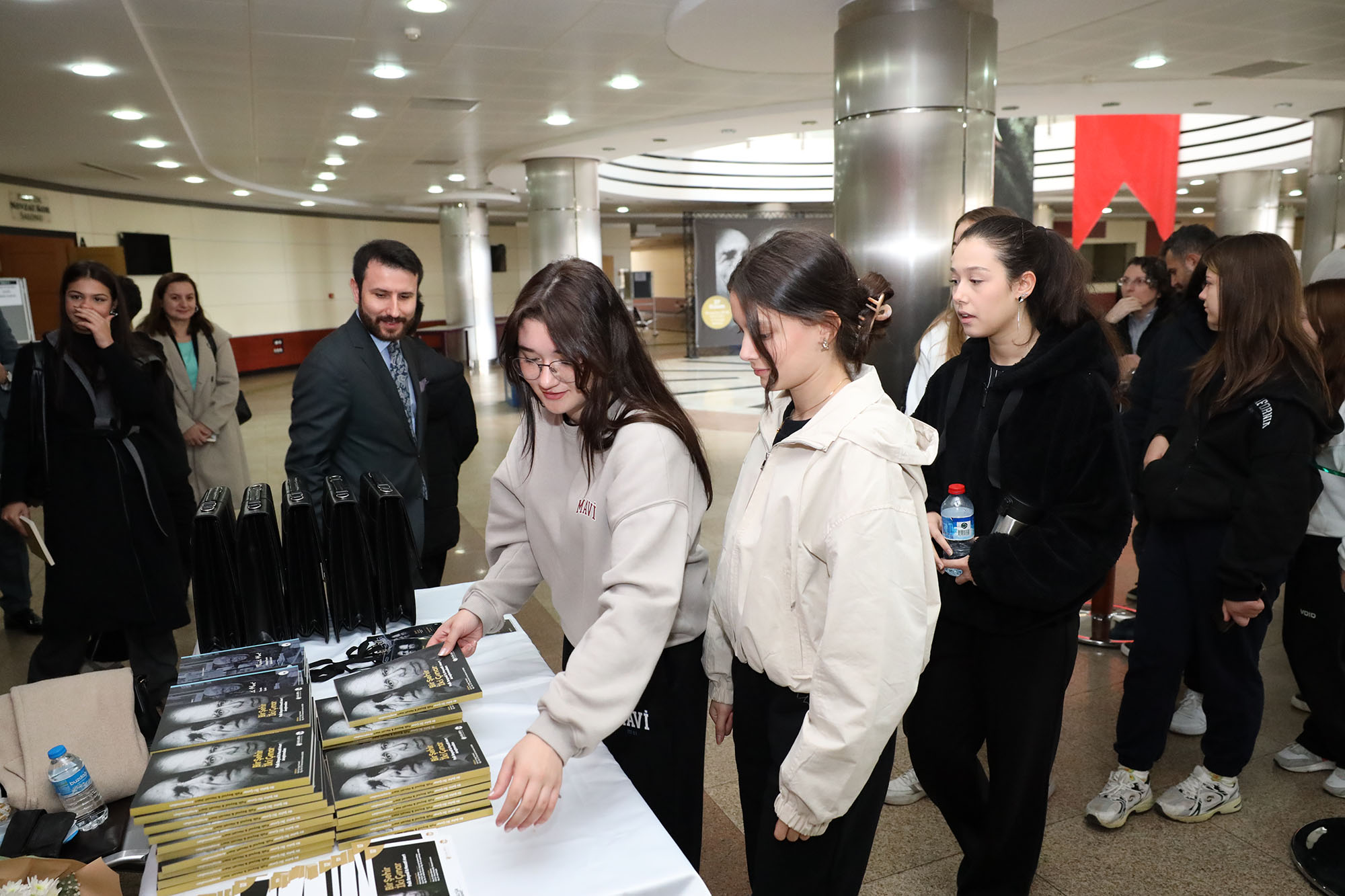 ‘Bir Şehir İki Çınar’ sempozyumunun ilk oturumu Faik Baysal oldu