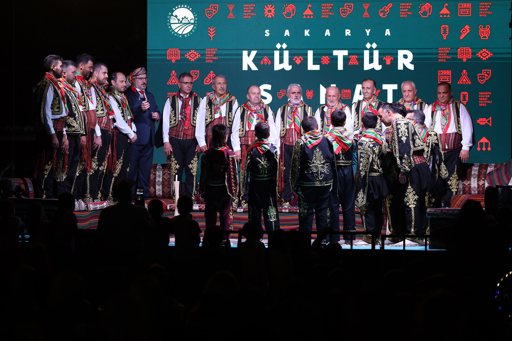 Sakarya’da Kafkas ve İç Anadolu’nun zengin kültürüyle şölen gibi akşam