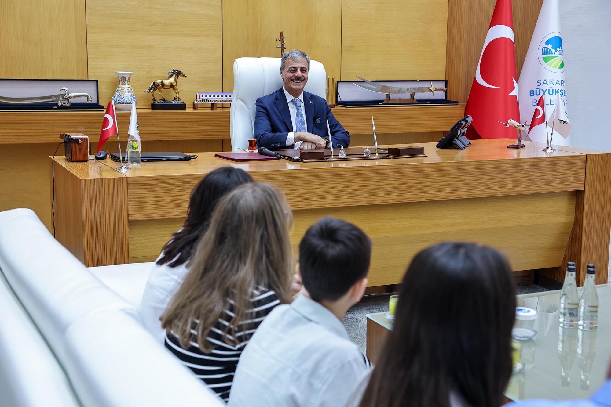 Başkan Alemdar Sakarya’nın LGS şampiyonlarını misafir etti: “Memleketin ve Türkiye’nin geleceği sizlersiniz”
