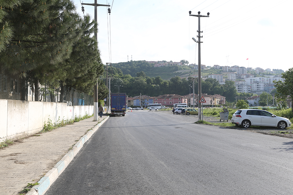 Serdivan Kolej Sokak sıcak asfaltla buluştu