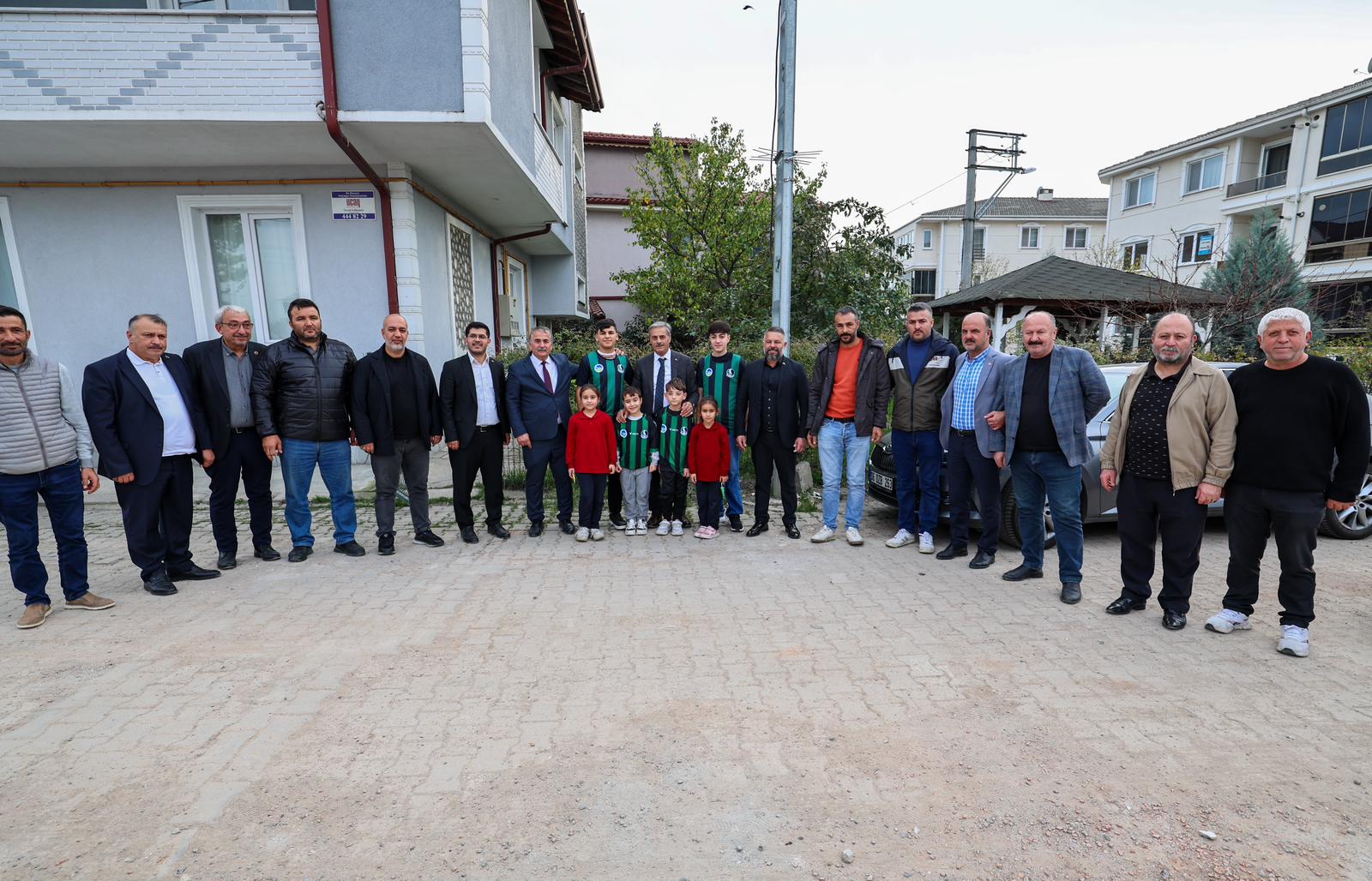 Yeni caddeler ve bağlantı yolları ile şehrimizin ulaşımına güç katıyoruz 